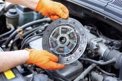 اگر نیاز به تعویض دیسک و صفحه خودرو داشتیم چه کنیم؟