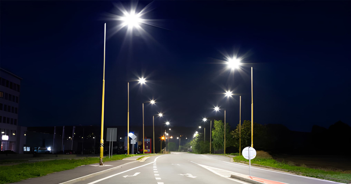 اتصالات | ایمنی نقش پایه چراغ روشنایی در توسعه مبلمان و المان شهری