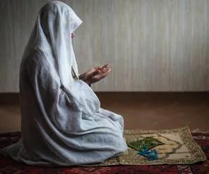 نماز شرف الشمس واجب است؟ حکم شرعی و نظر مراجع